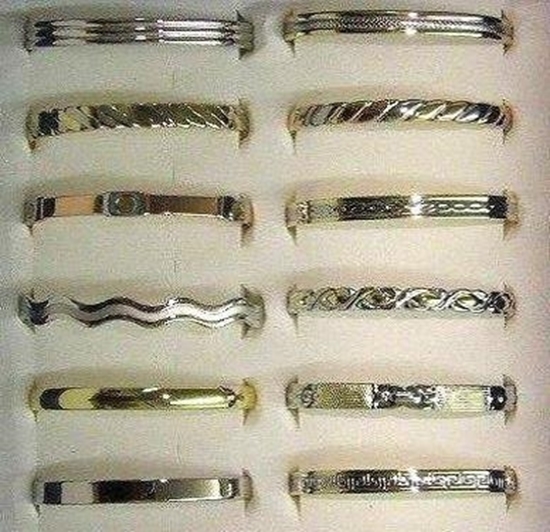 Picture of £7.99 MAGNETIC BANGLES CARDED (1)