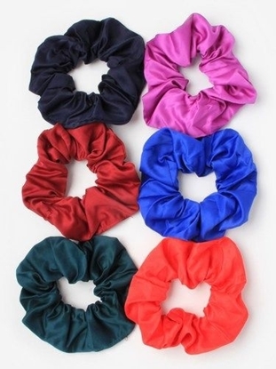 Picture of £1.00 MOLLY ROSE SATIN SCRUNCHIES