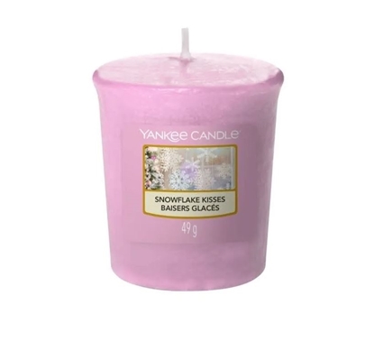 Picture of £1.00 YANKEE 49g CANDLE SNOWFLAKE KISSES